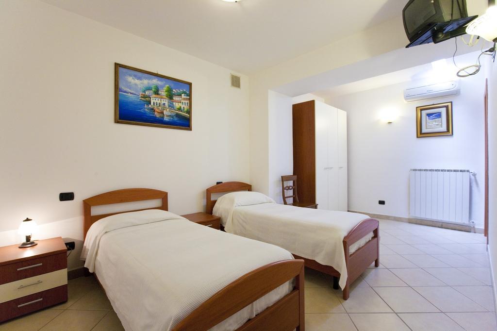 Olga'S Residence Relais Nerano Ruang foto