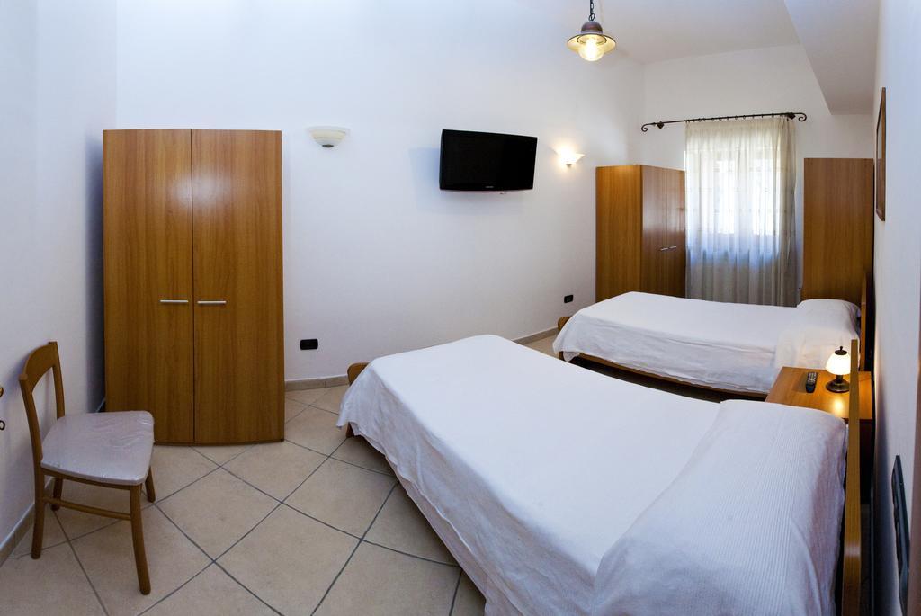 Olga'S Residence Relais Nerano Ruang foto