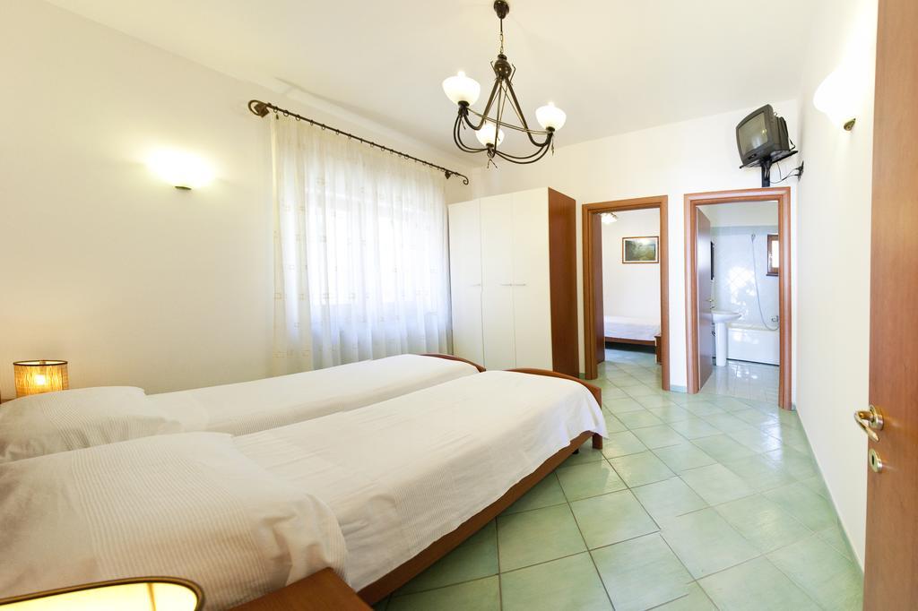 Olga'S Residence Relais Nerano Ruang foto